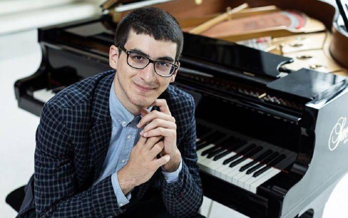 Известный грузинский пианист проведет онлайн-концерт