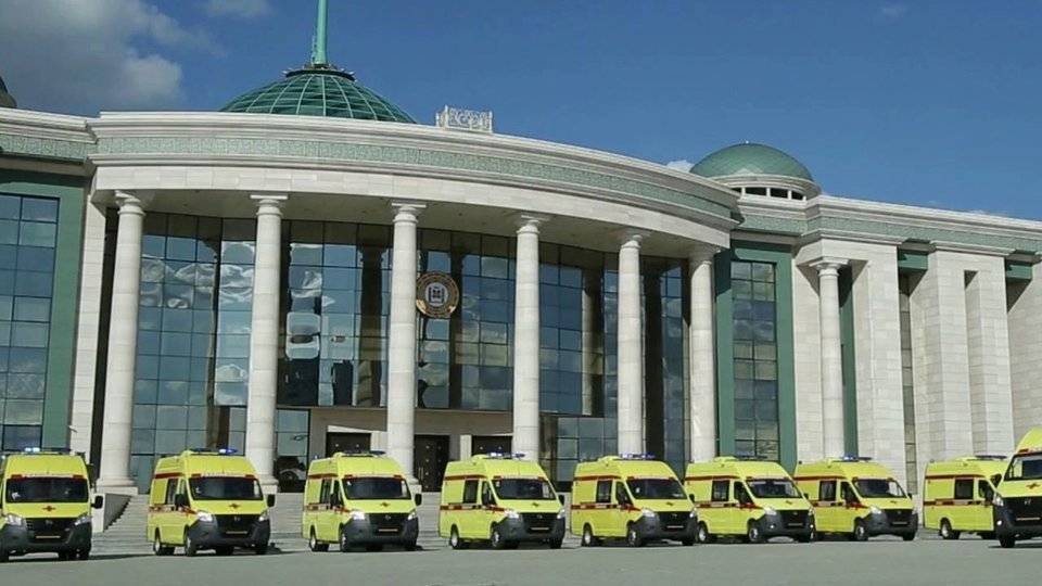 Медучреждения Чеченской республики получили еще десять реанимобилей для транспортировки больных с коронавирусом