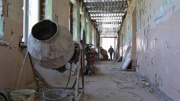 В Крыму пиротехники спасли жителей частного дома от бетономешалки