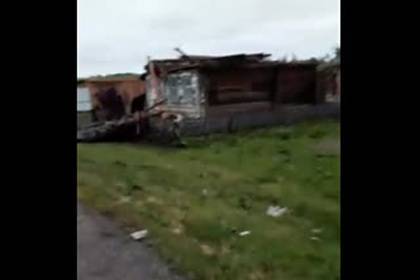 Последствия «сдувшего» российскую деревню урагана показали на видео