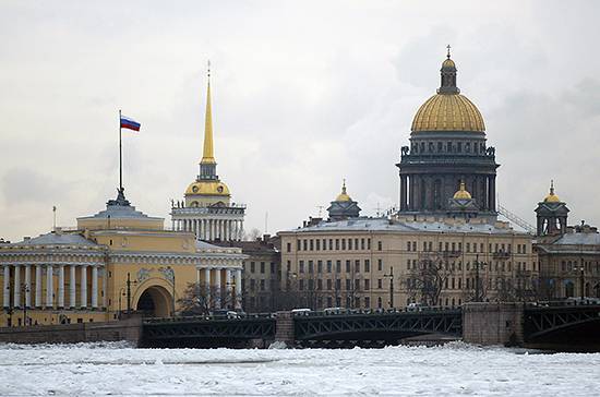 Из-за коронавируса в Петербурге перенесли чествование новых почётных граждан