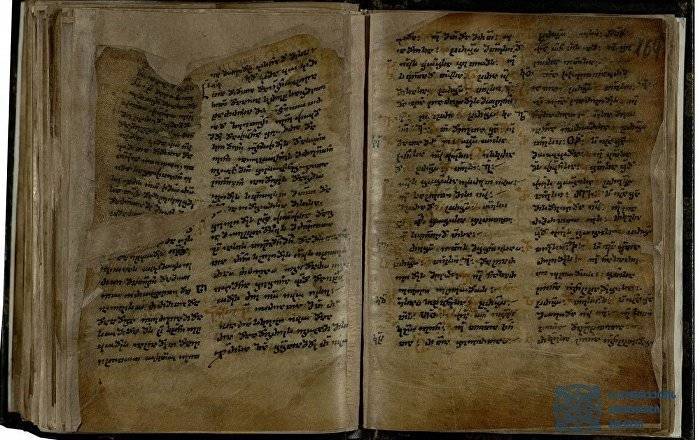 Когда Евангелие покинет Сванети: в Грузии отреставрируют писание XII века