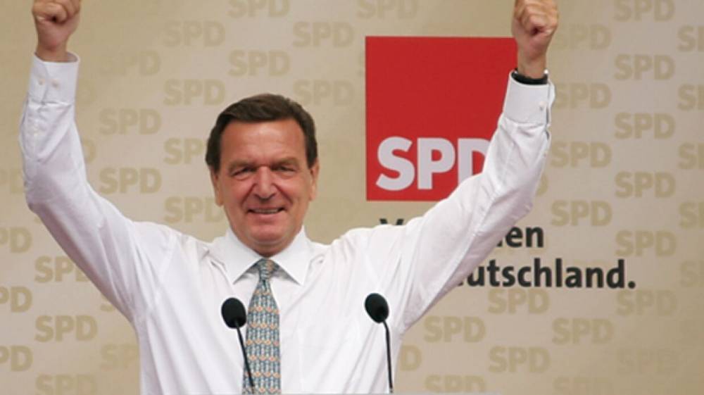 Бывший канцлер Германии назвал посла Украины «карликом»