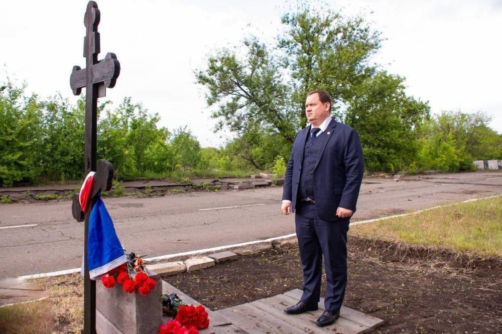 В Донецке почтили память жертв украинской агрессии