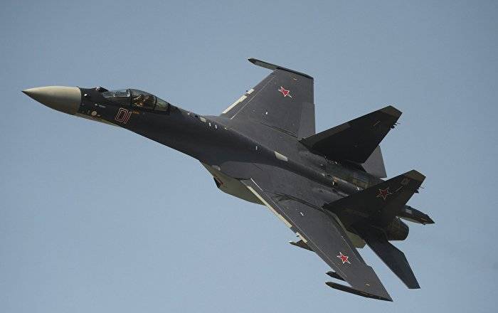 Не стоит наглеть и дергаться: российские Су-35 зажали самолет-шпион США по всем правилам