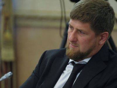 Кадыров впервые появился на публике после слухов о том, что он заболел коронавирусом: Маску надевать не стал