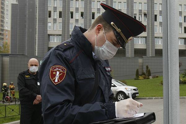 В Челябинске женщина ударила полицейского за просьбу надеть маску