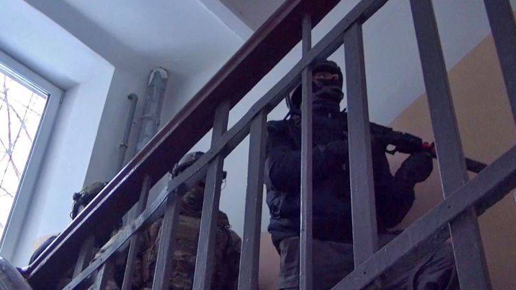 188 единиц: ФСБ задержала в Крыму нелегальных оружейников