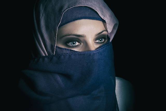 Мусульманка в хиджабе впервые стала судьей в Британии - Cursorinfo: главные новости Израиля