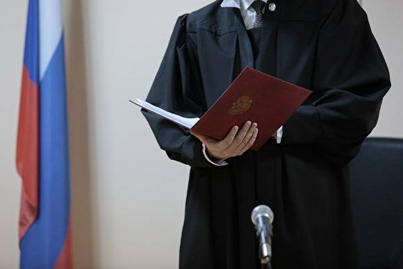 Суд Петербурга просят оценить право чиновников менять правила поведения во время пандемии