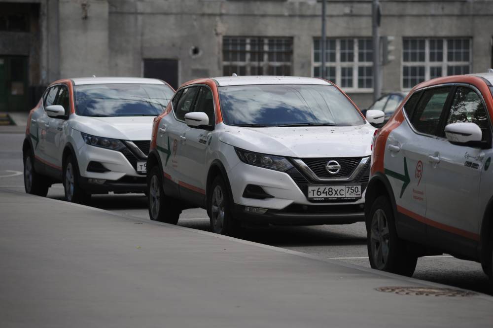 Дептранс: Более двух тысяч автомобилей каршеринга арендовали в Москве