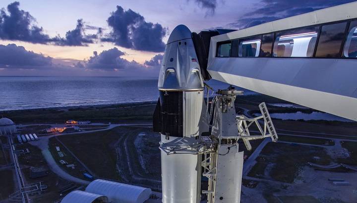 Первый в истории запуск ракеты SpaceX с экипажем покажут онлайн
