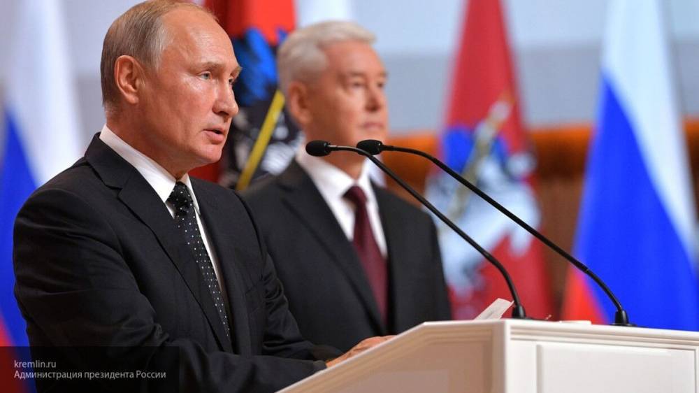 Путин попросил Собянина оценить постепенное снятие ограничений в Москве
