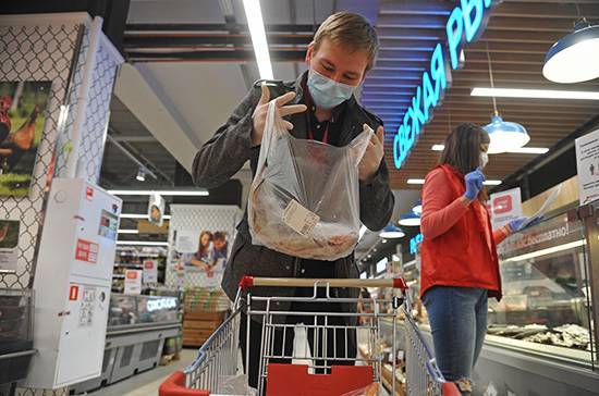 Власти Красноярского края запретили обслуживать покупателей без масок