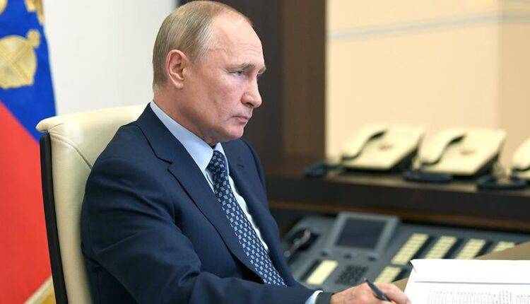 Путин проводит совещание с Собяниным. Трансляция