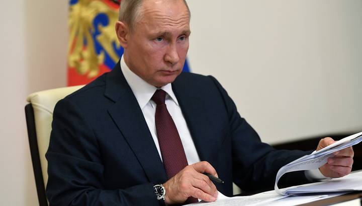 Путин бросил ручку во время совещания о пожарах и паводках