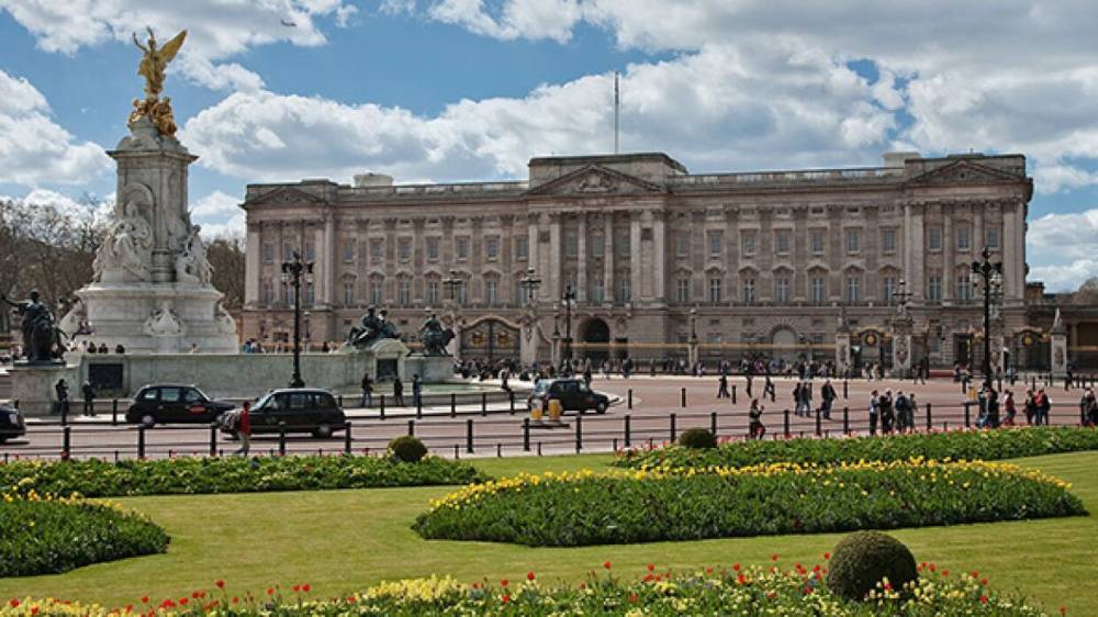 Королева Великобритании разрешила Джонсону бегать в садах Букингемского дворца