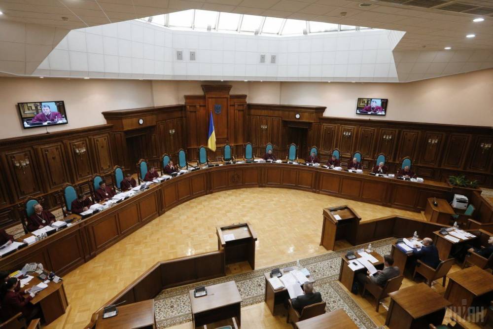 53 депутата в КСУ обжаловали процедуру, по которой приняли "антиколомойский" закон