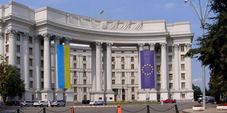 В МИД Украины ответили Шредеру на слова о после-"карлике"