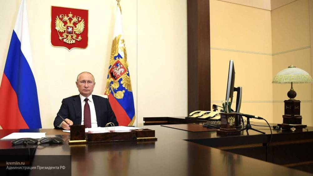 Путин оценил решение смоленского губернатора Островского участвовать в выборах в сентябре