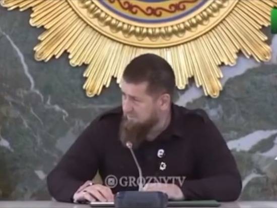 Журналисты заметили на руке Кадырова медицинский катетер