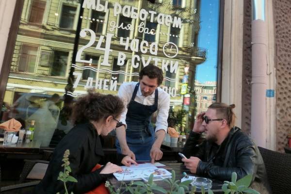 Летние террасы петербургских кафе могут начать работу в июне