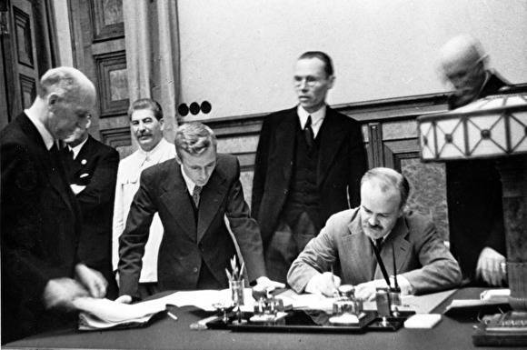 В Госдуму внесен закон об отмене документа, осудившего пакт Молотова — Риббентропа в СССР