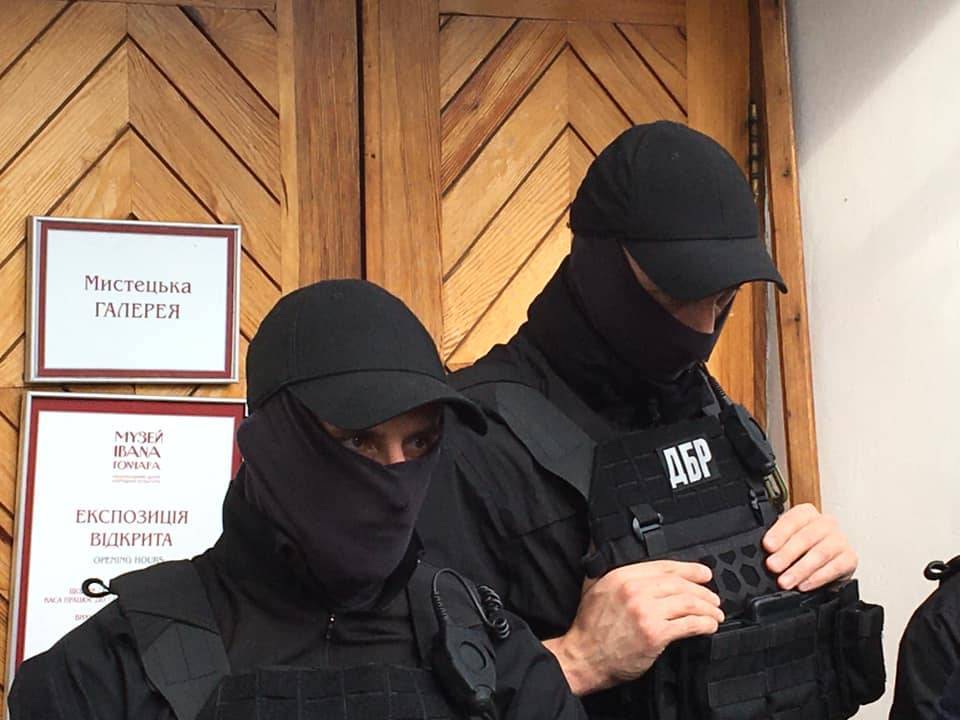 Обратитесь в ГБР: в суде Киева отказались предоставить журналистам информацию о решении, по которому силовики пришли в музей