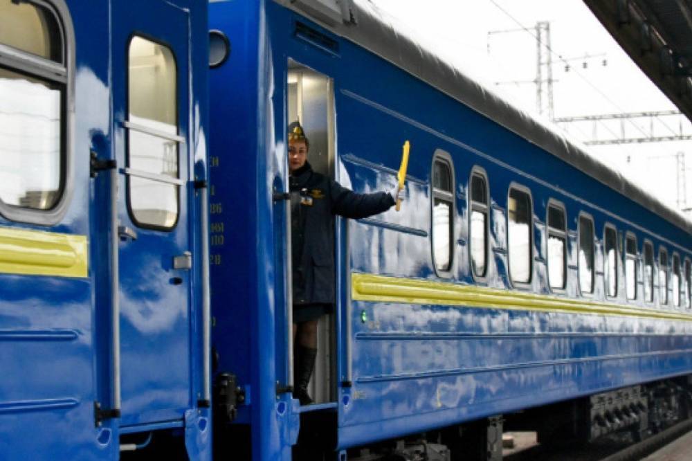 "Укрзализныця" открыла продажу билетов еще на 12 поездов