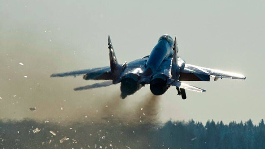 Бондарев заявил, что в Ливии могут быть только советские Миг-29