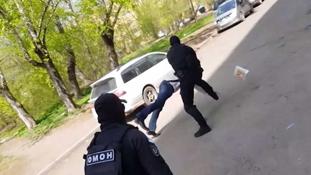 ФСБ показала видео задержания подпольных оружейников