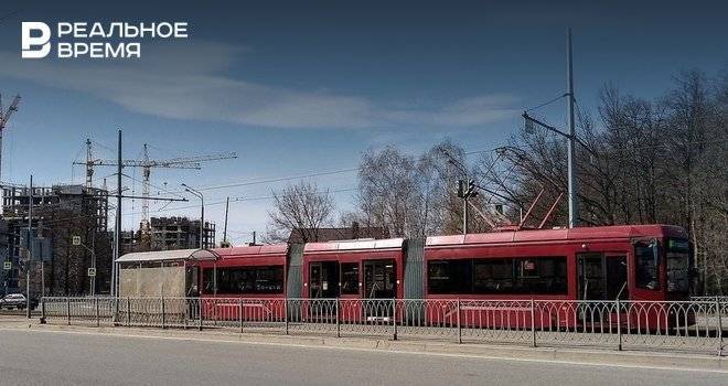 В Казани водитель трамвая призвала автомобилистов к осторожности на дорогах: у трамвая рельсы и вес 20 тонн