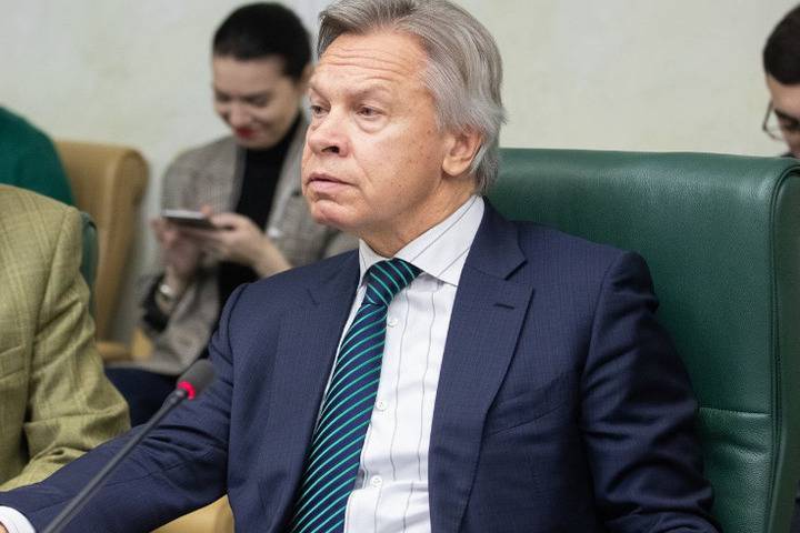Пушков прокомментировал слова экс-канцлера Германии об украинском после-карлике