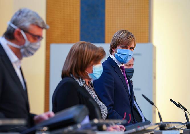 Минздрав Чехии назвал месяц, когда жители смогут снять маски