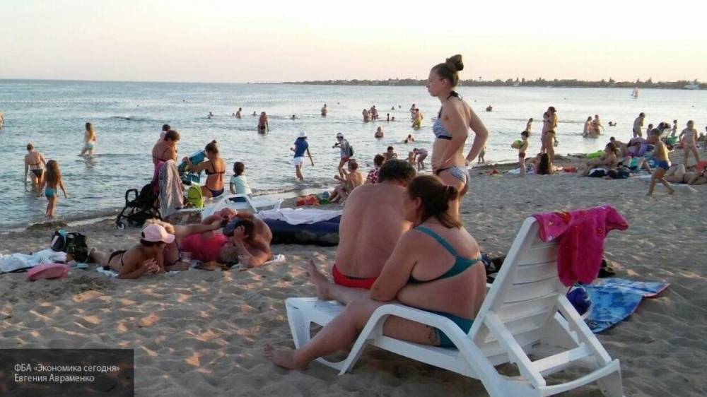 Аксенов просит Роспотребнадзор отменить для Крыма социальную дистанцию на пляжах