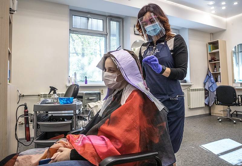 Россиянам объяснили правила посещения парикмахерских