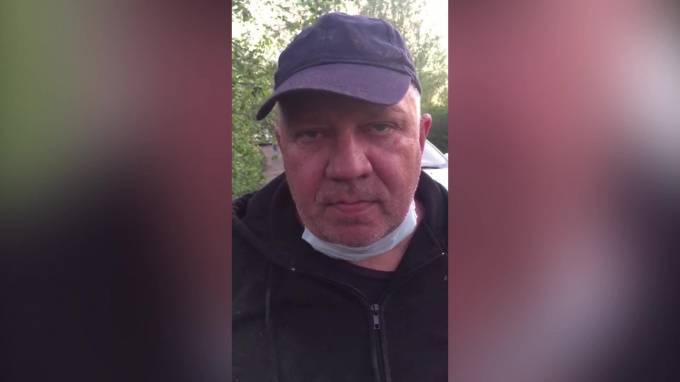 В Петербурге в момент очередного хищения экскаватора-погрузчика задержали троих мужчин