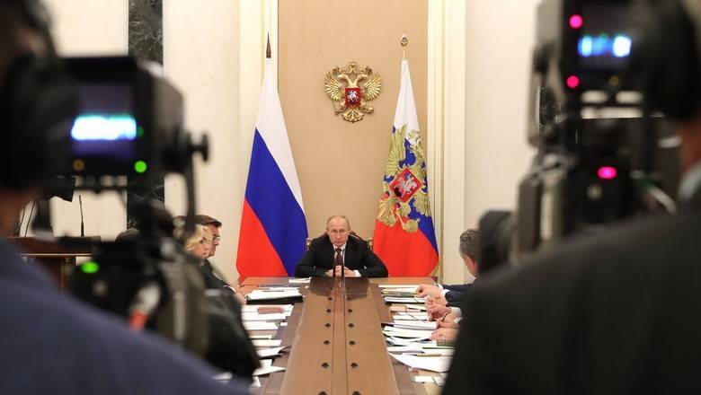 В поправках в Конституцию прописаны новые требования к Президенту РФ