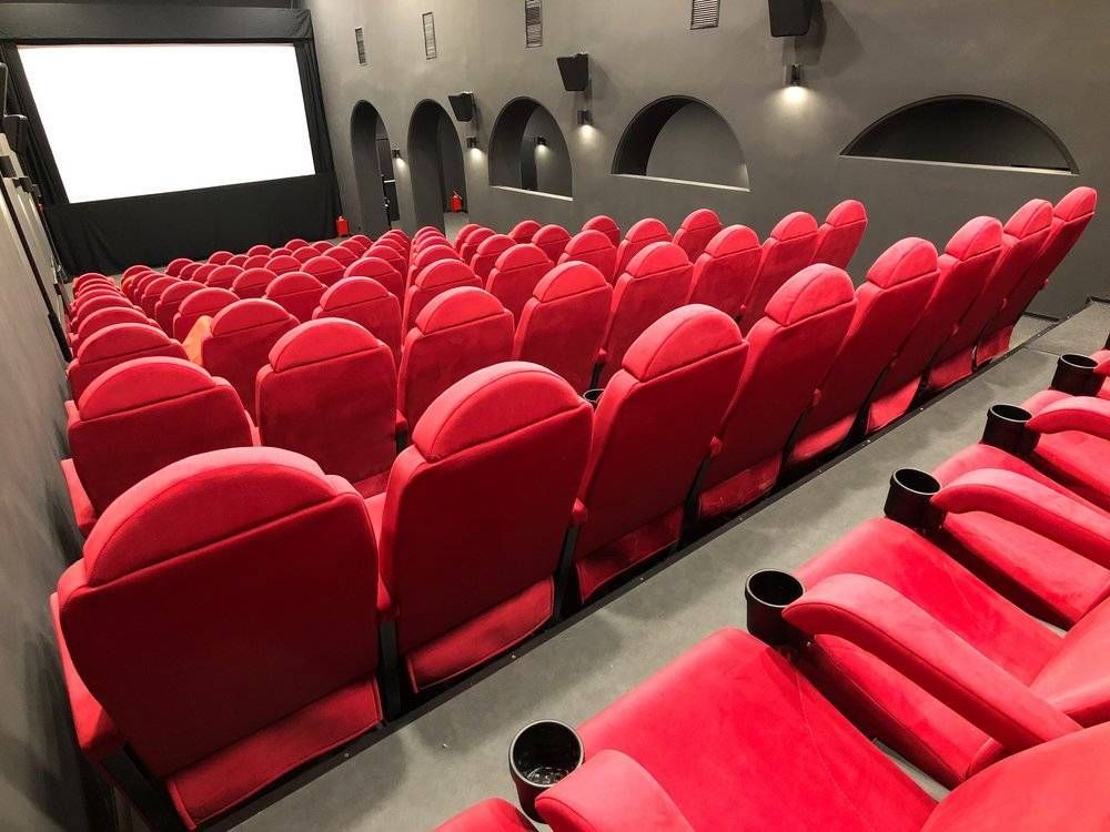 Роспотребнадзор представил правила профилактики COVID-19 в кинотеатрах