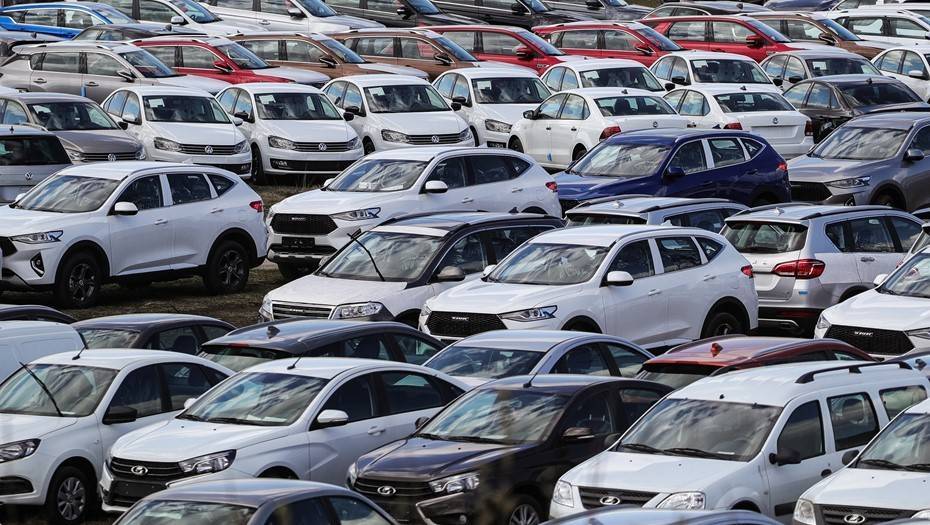 Продажи автомобилей в Петербурге упали до исторического минимума