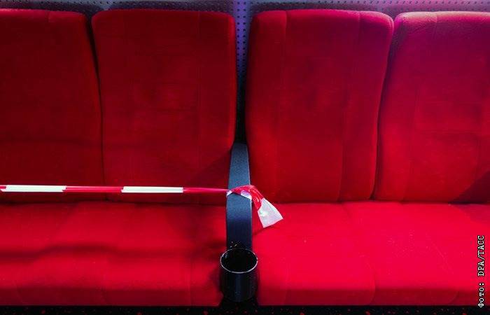 Роспотребнадзор рекомендовал кинотеатрам сажать зрителей в метре друг от друга