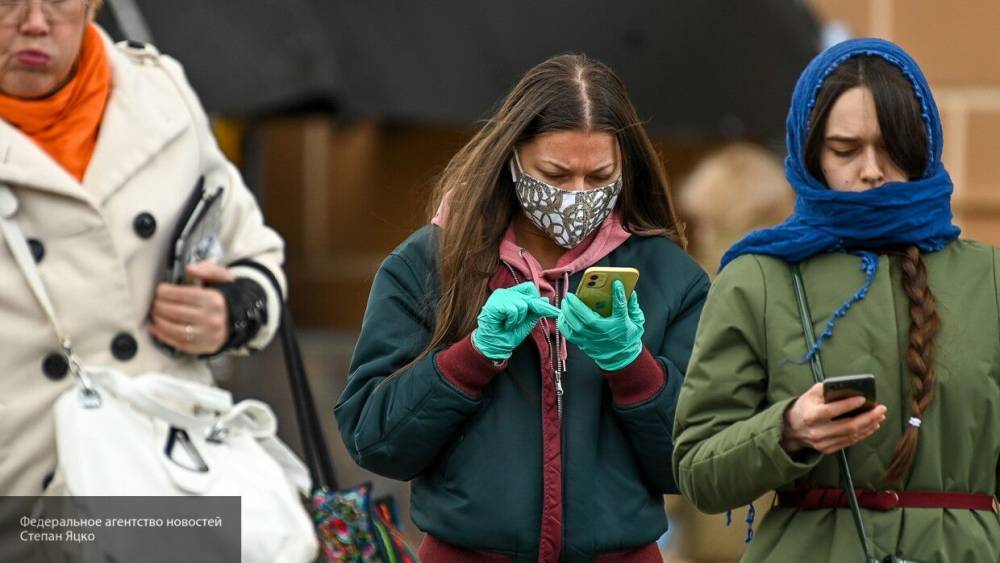 Россиянам рассказали о негативных последствиях ношения масок и перчаток