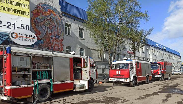Эксперты МЧС выясняют причины пожара на вологодском заводе СКДМ
