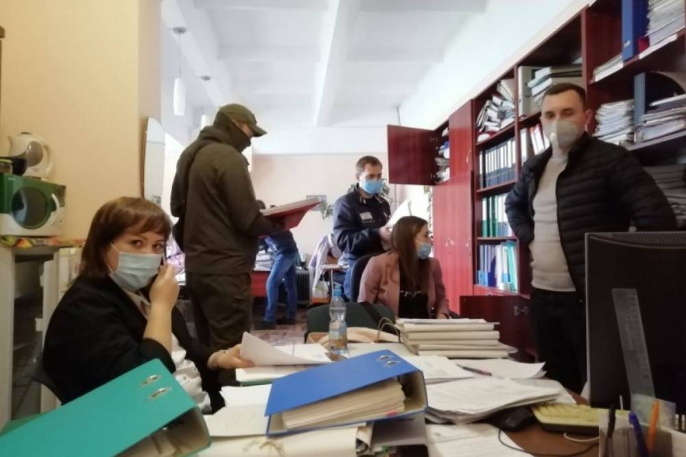 Полиция и СБУ пришли с обысками в Центр Довженко