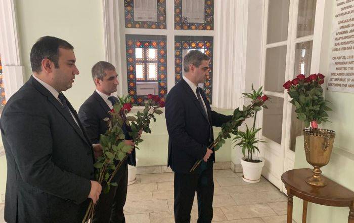 Посол Армении посетил место подписания Декларации о независимости своей страны в Тбилиси