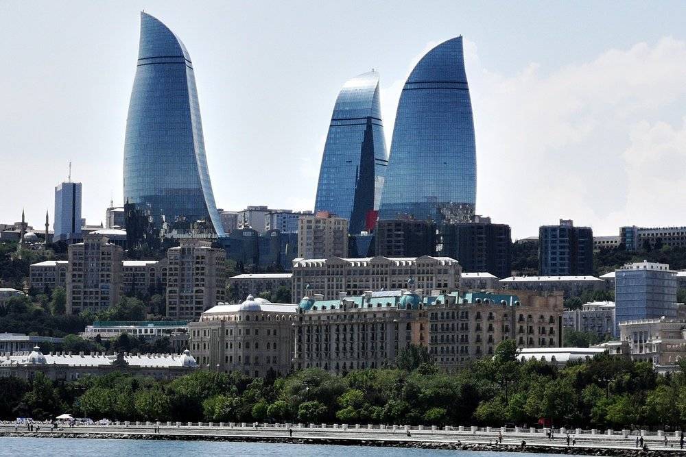 Глава МИД Грузии поздравил Азербайджан с Днем республики