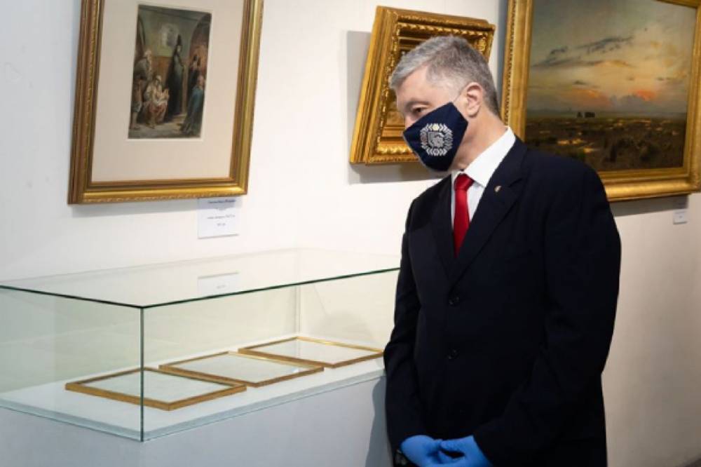 Порошенко попросил музей устроить выставку картин после того, как ГБР вызвало его на допрос
