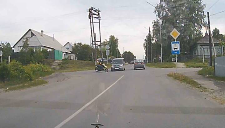 Авария пьяного мотоциклиста без прав попала на видео