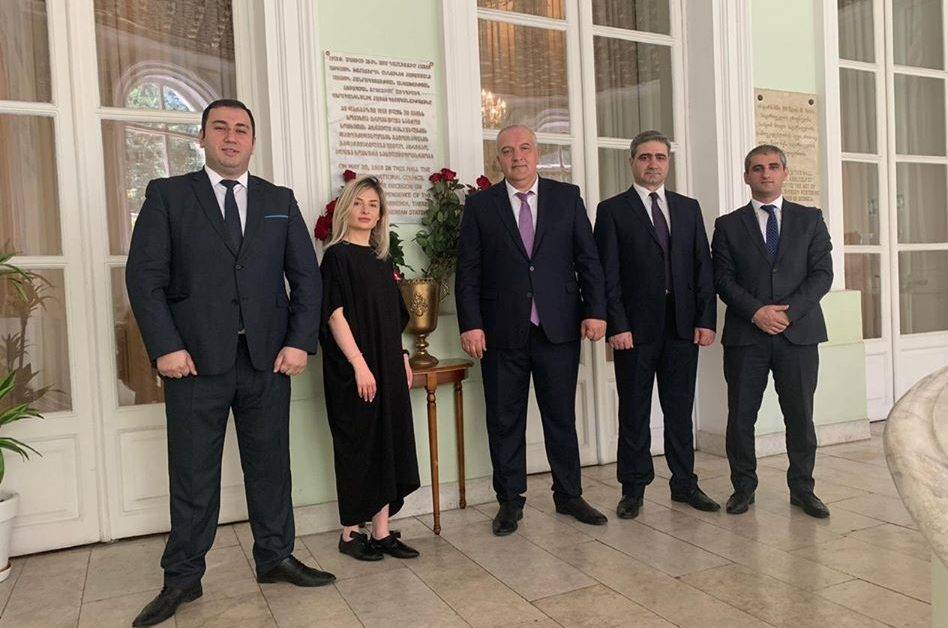 Посол Армении посетил место подписания Декларациии независимости в Тбилиси