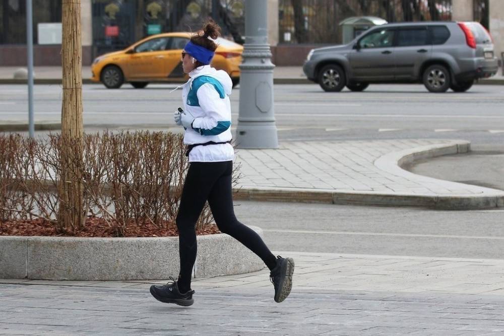 Собянин: прогулки по графику не исключают ежедневных занятий спортом